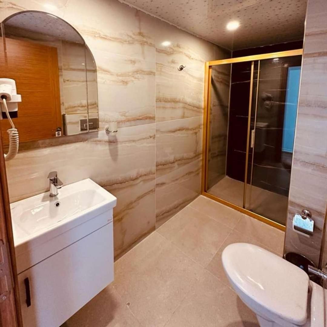 Britannia Hotel Village كمر المظهر الخارجي الصورة